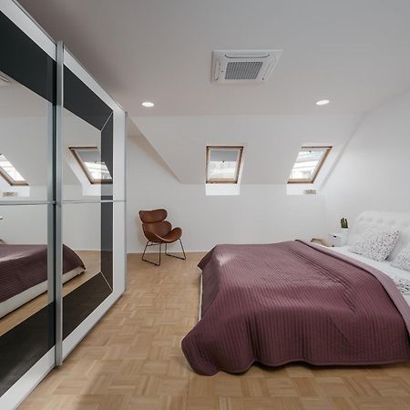 Dot 3 Bdr Apartment With Tyn Cathedral View & Ac Praga Esterno foto